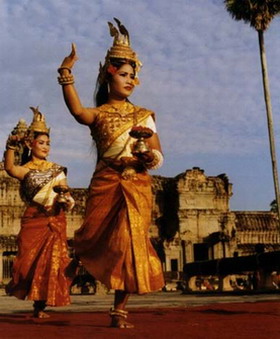 Traditional Cambodian Dance - Khmer Dancers at Angkor Wat
